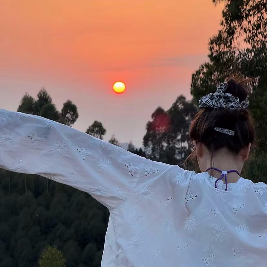 洁洁.
