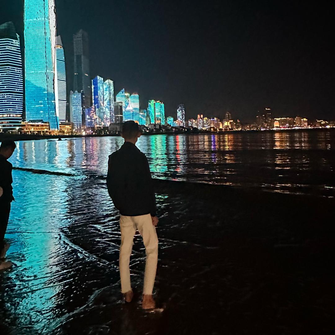 _爱笑的法宇