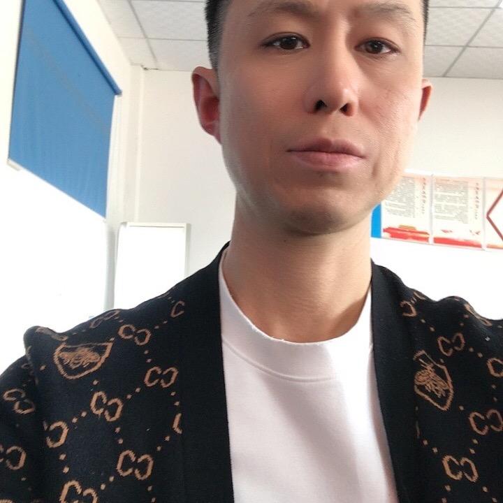 彭建淮口卖男装