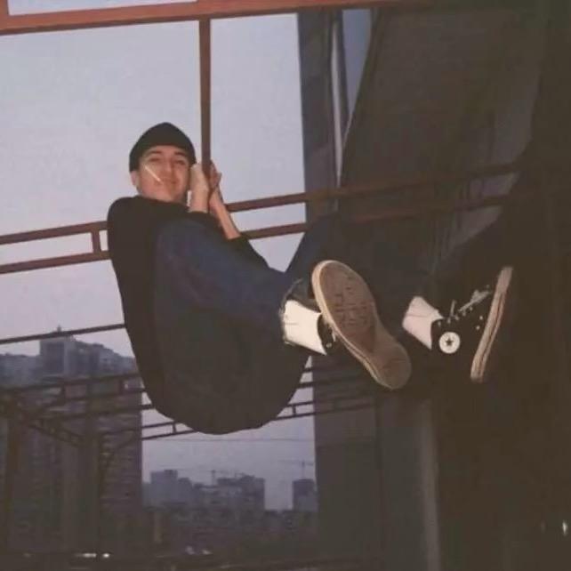 爱笑的男孩：🧳🦅