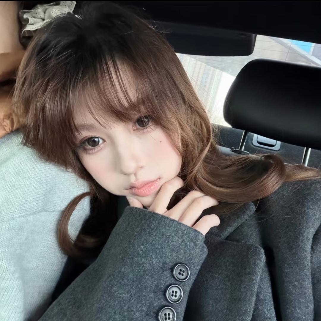 因为卖萌被车车打掉一颗虎牙