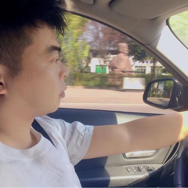 第一个坐你副驾的男人