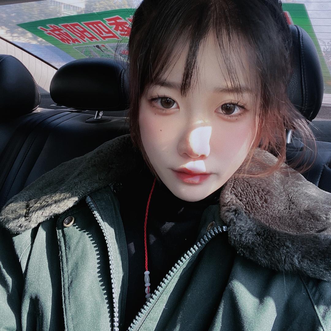 佳佳子.