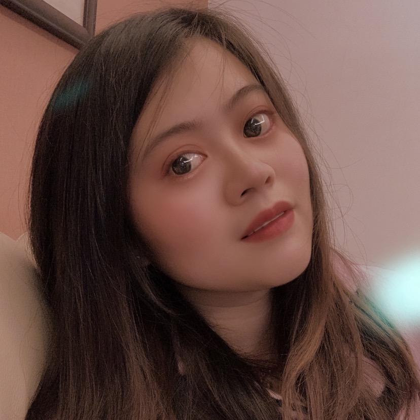 大眼睛文文。
