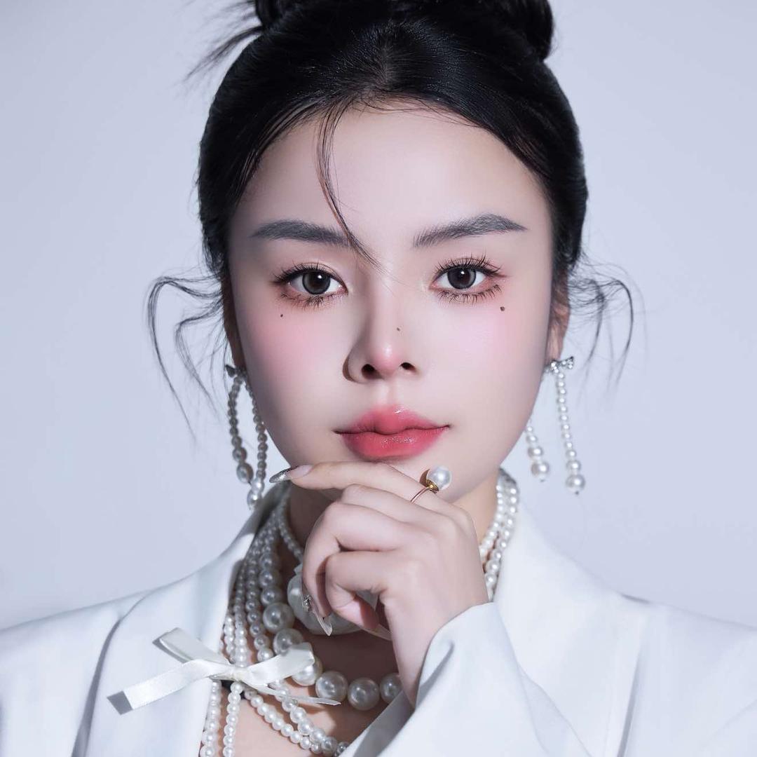 妆颜美露洁老师