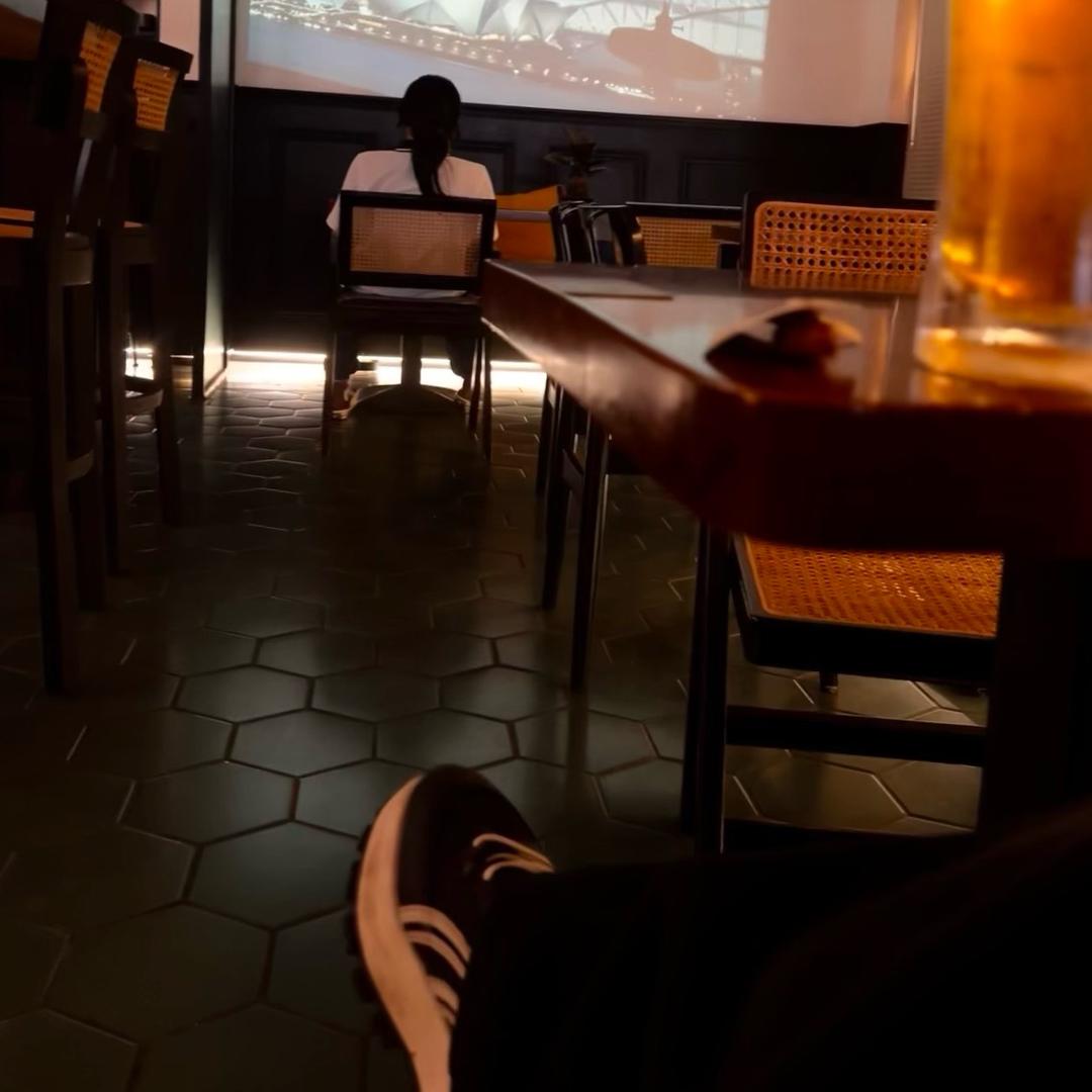 冶勒湖 遥望之山