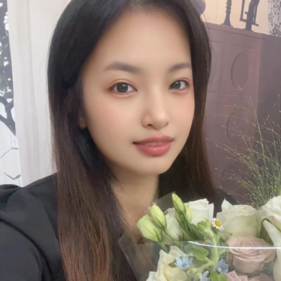 爱吃糖的小灵儿