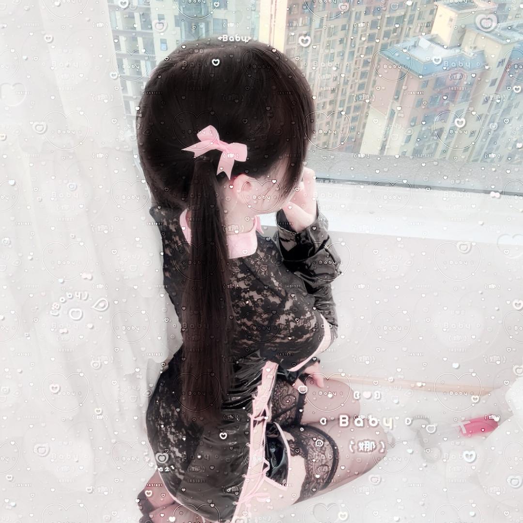 我们睡觉也要手拉手哦