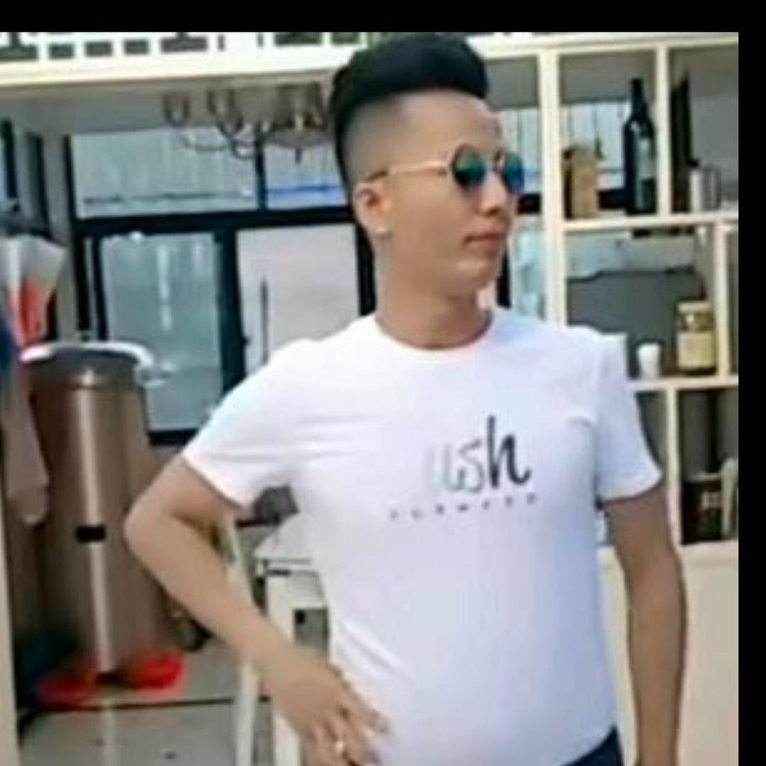情子送老婆去弋阳大哥舞准备出去打PK