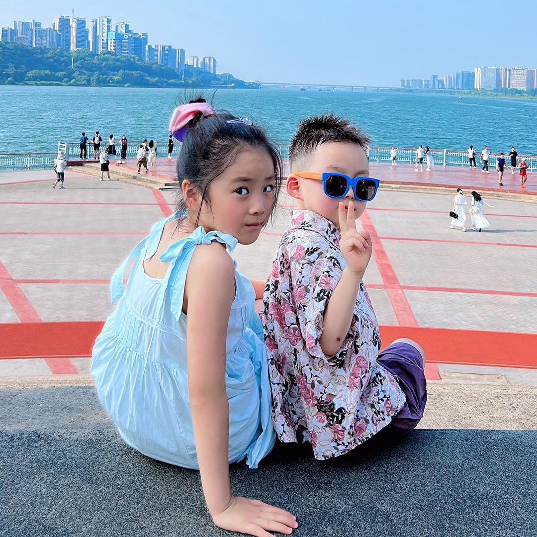 小鱼爱正正