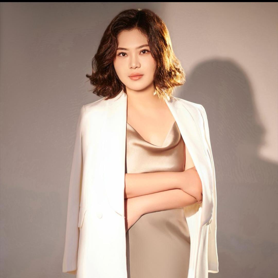 茹艺昕颜脸干净不反黑-玲姐