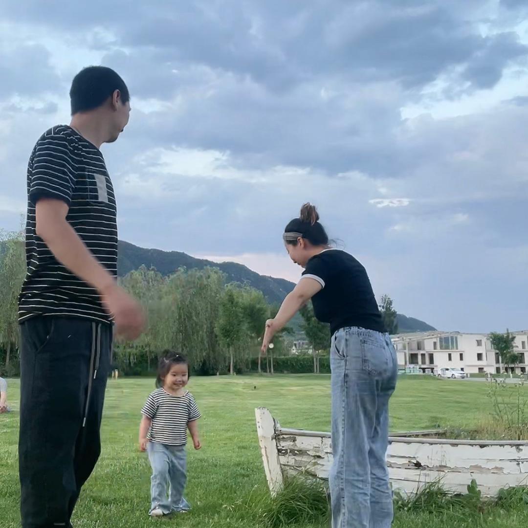 AA.           撅嘴女郎