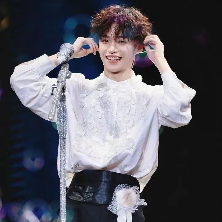 爱写字的小妞（代写✍️）