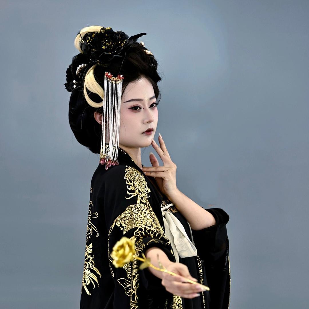 小虎牙妹