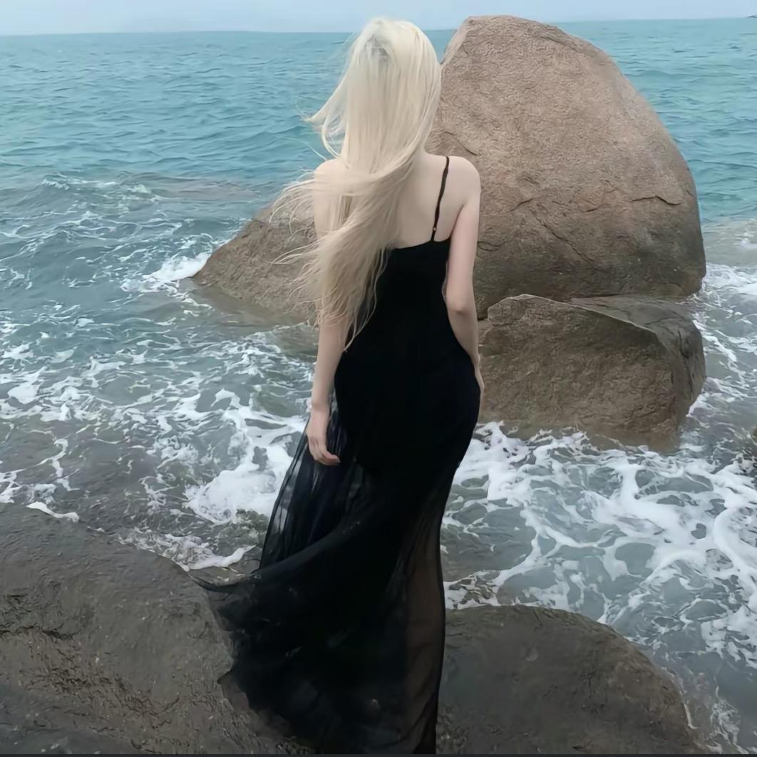 美女也会emo🎀