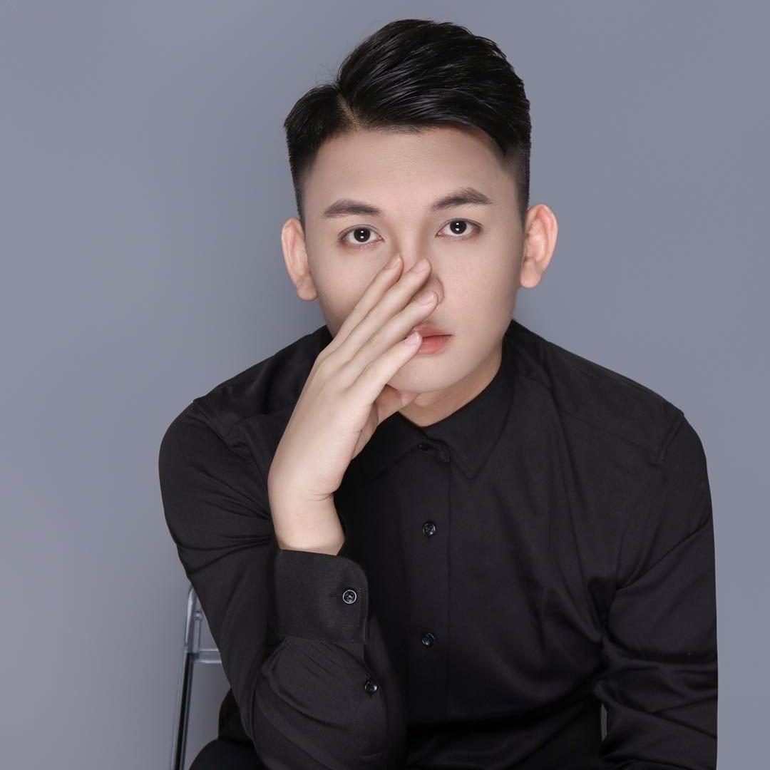 浦北美星装饰何志强