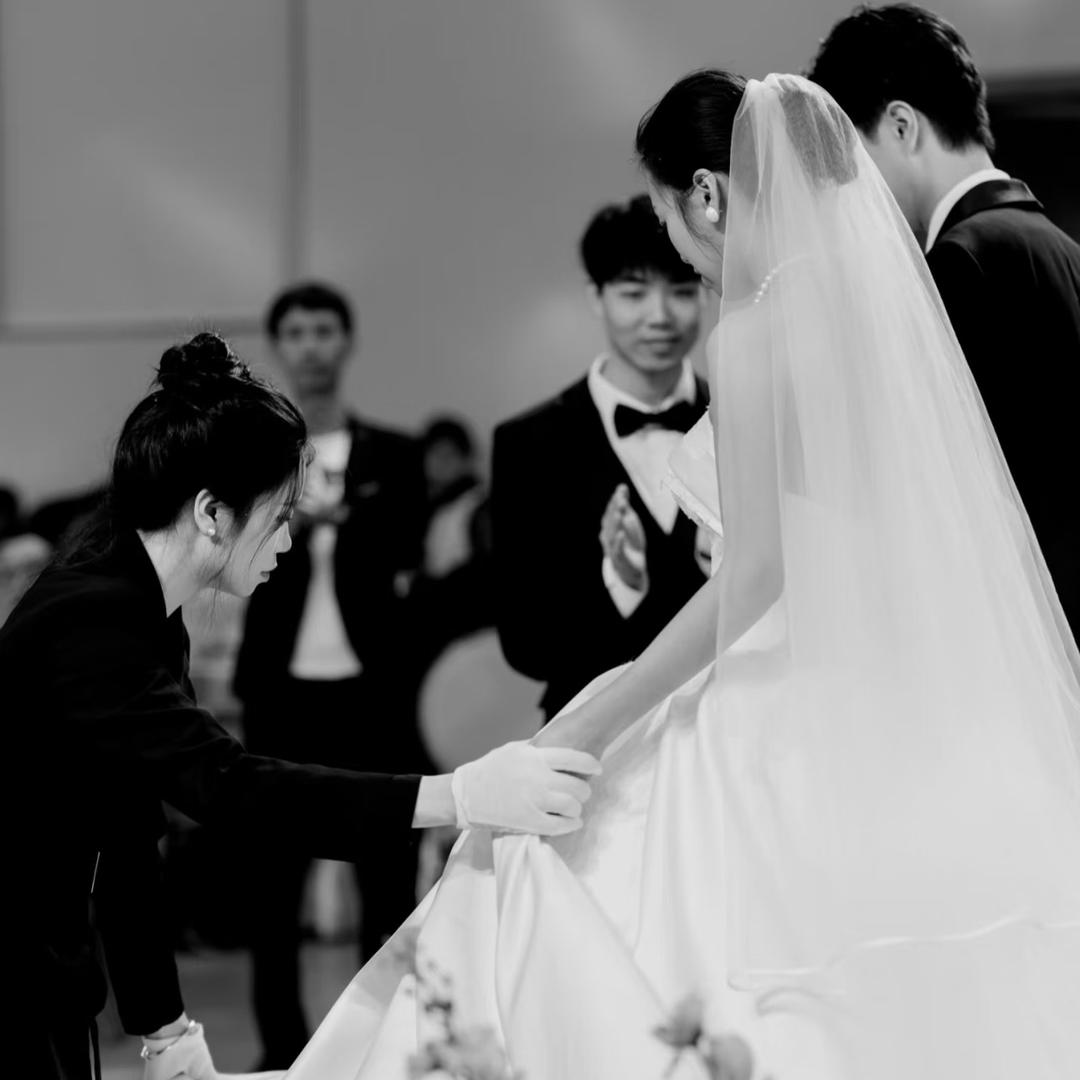 百丽千禧经理 灿灿