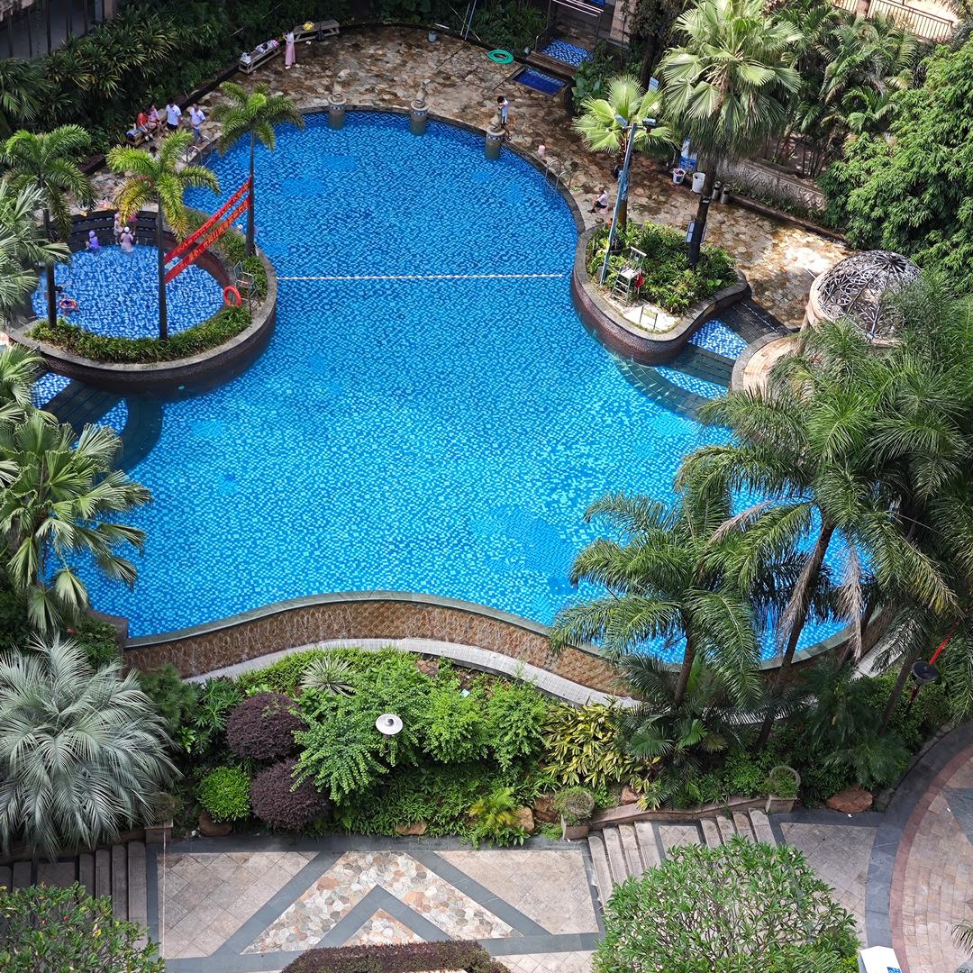 动泽恒温泳池大润发店前台卿卿