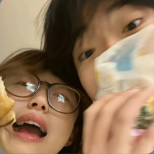 小彤吃不饱😋