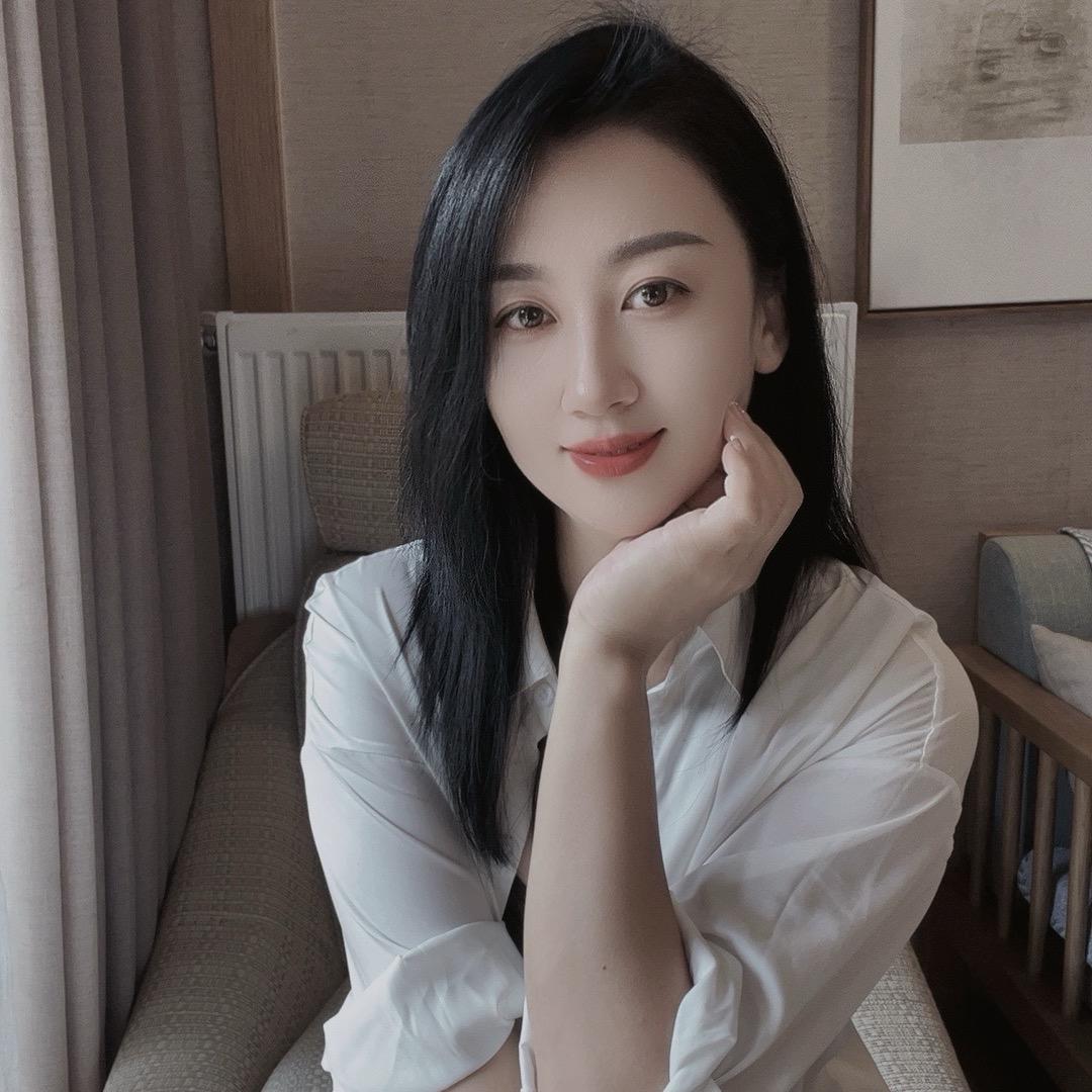 酒窝婉盈