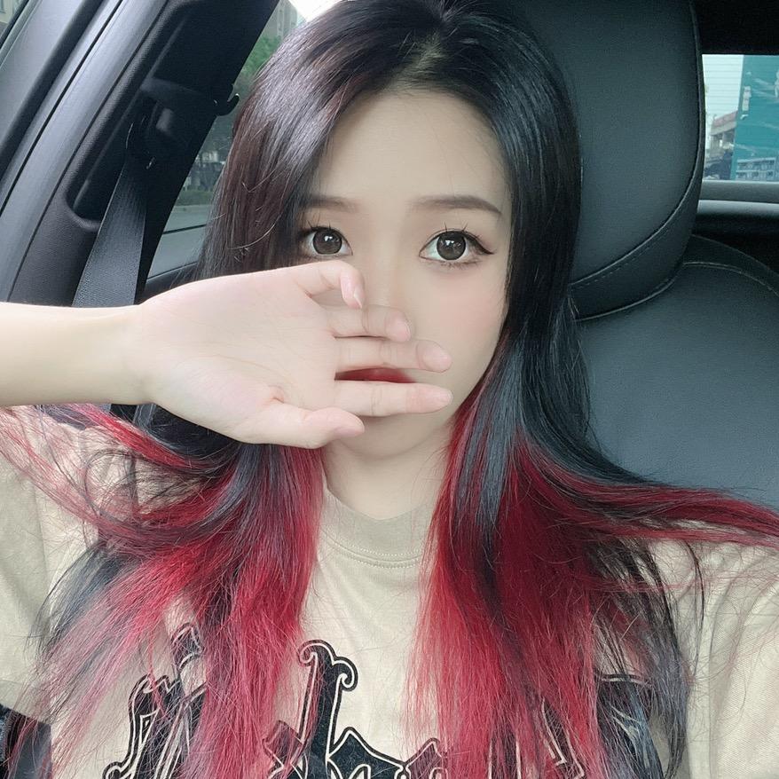 玩凯迪拉克的小姐姐