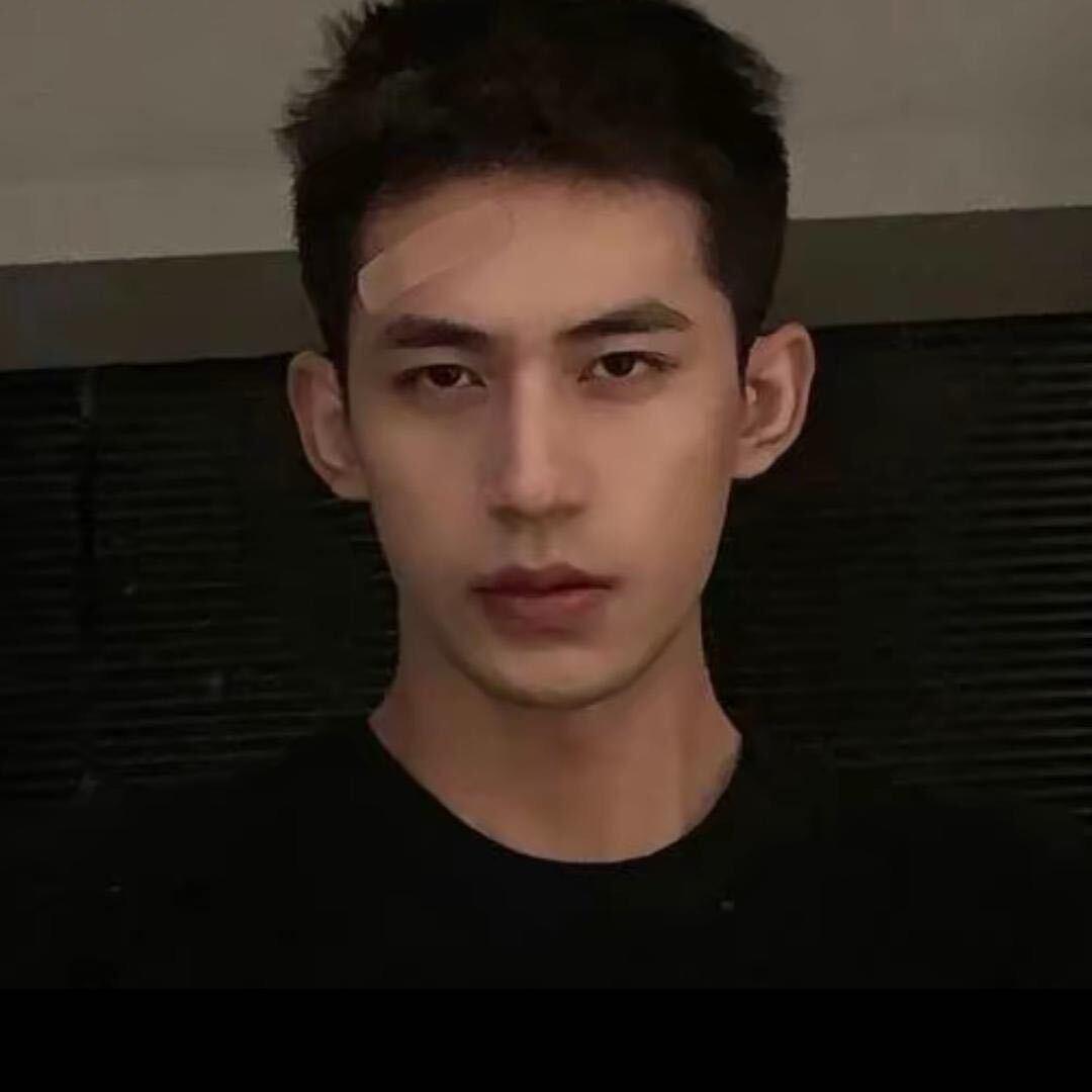 牛顿倒拔苹果树
