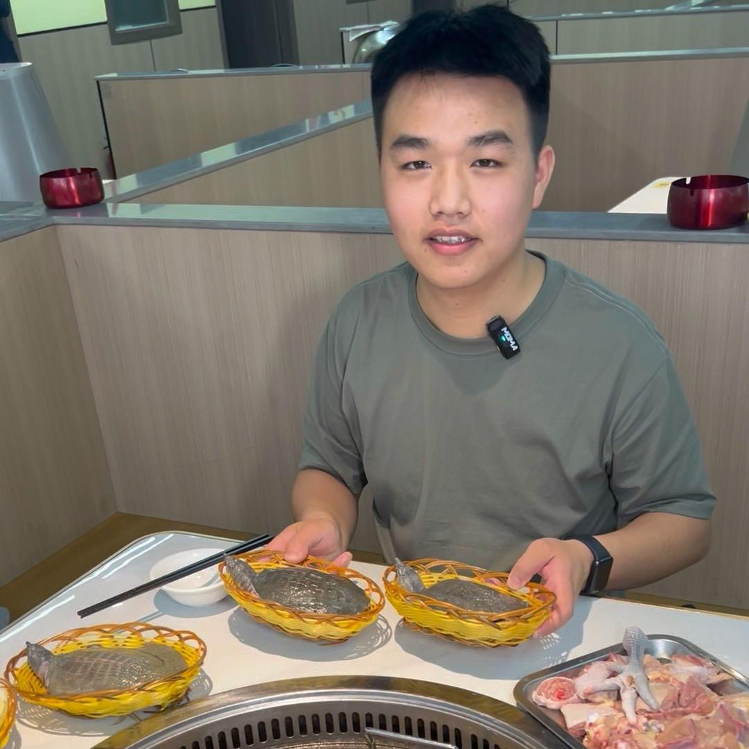 小叶爱吃素🥕
