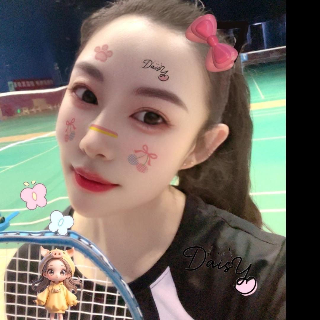 爱打羽毛球🏸的姐姐👧