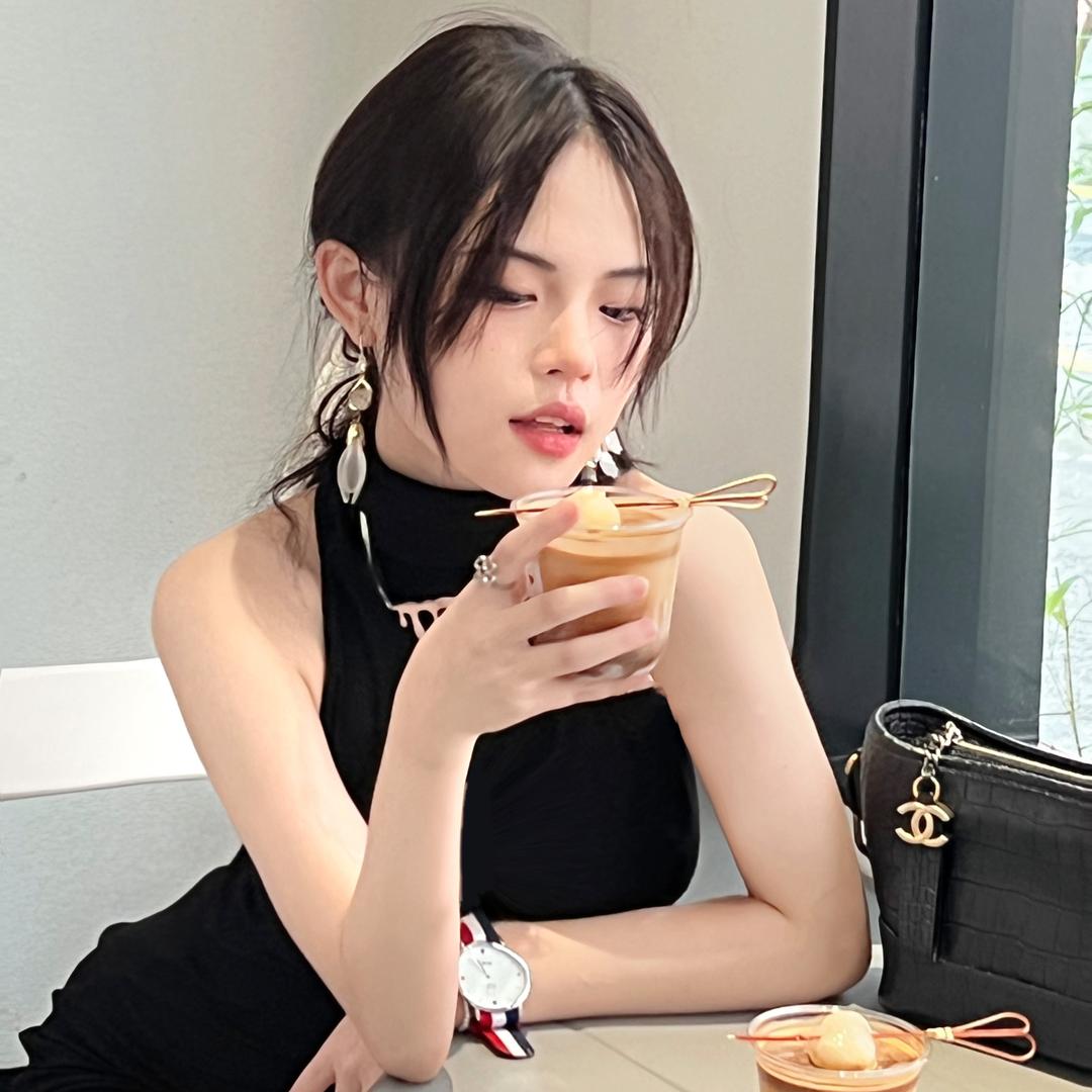 傅烬延_。