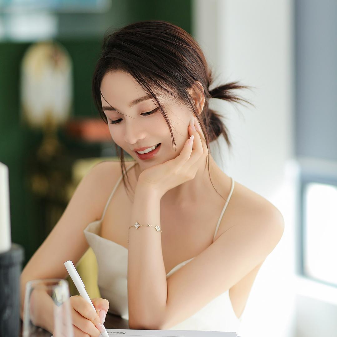 闪闪发光的芊予