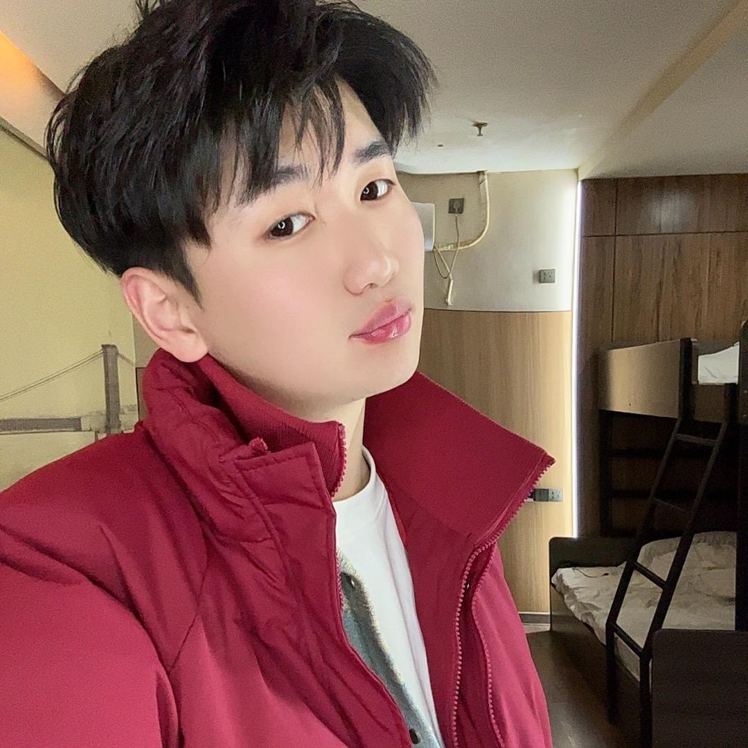 龙龙小村花