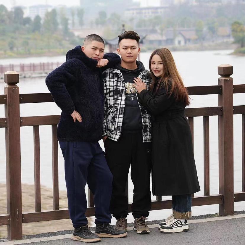吴二娃的快乐生活
