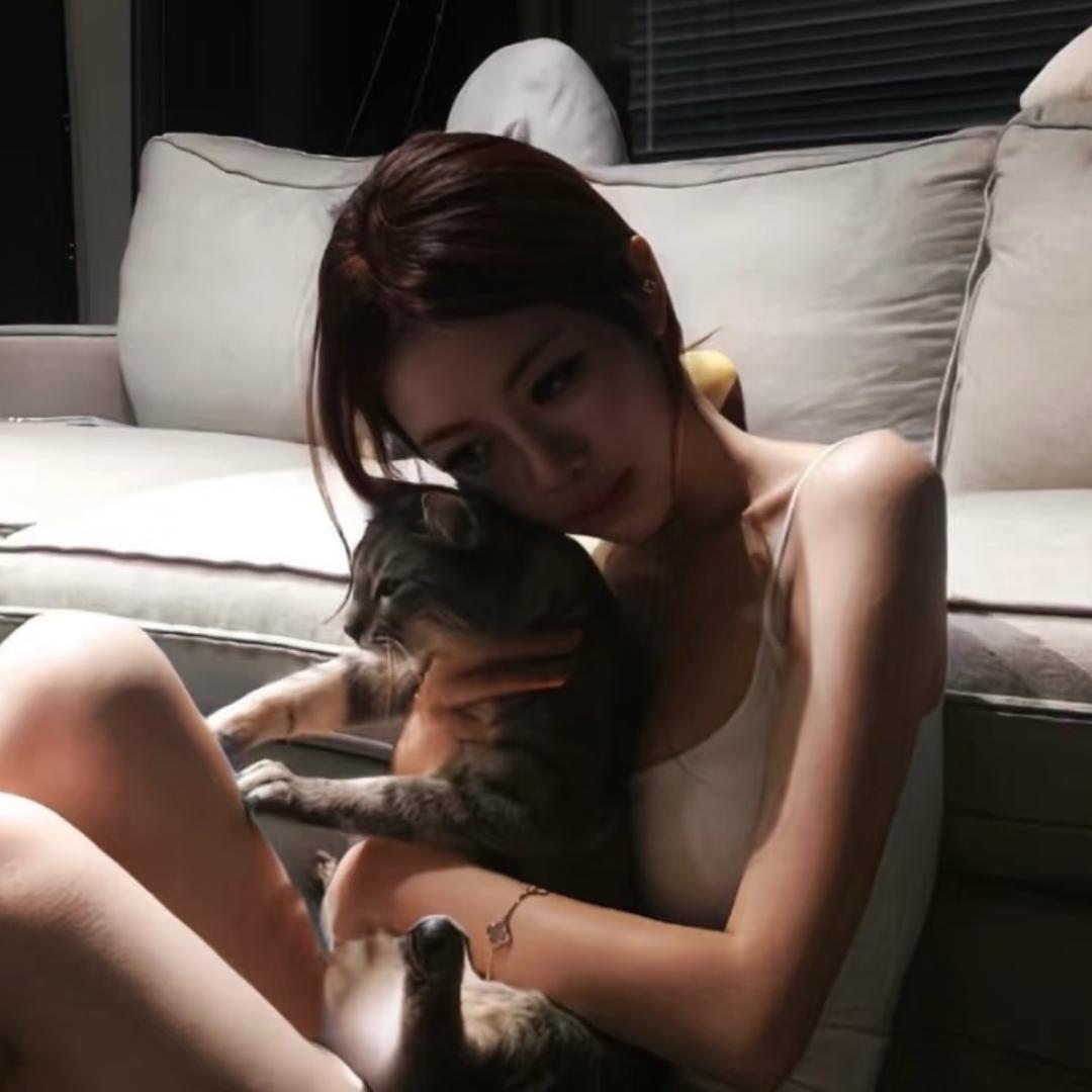 摸摸你的小虎牙