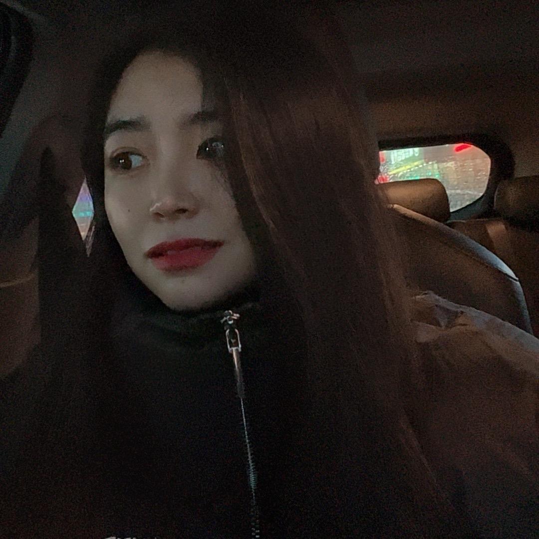 小何@