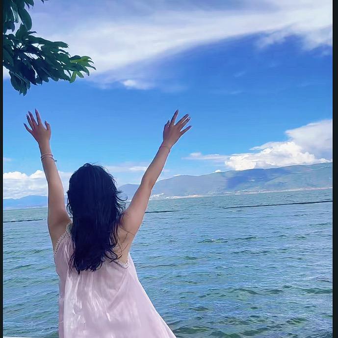 美利（姬鱼电商主播）