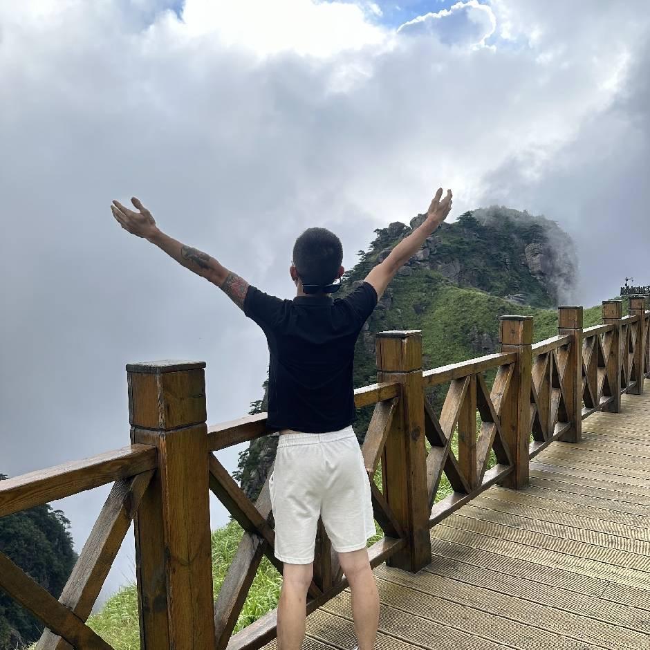 雷宇（顶峰相见）