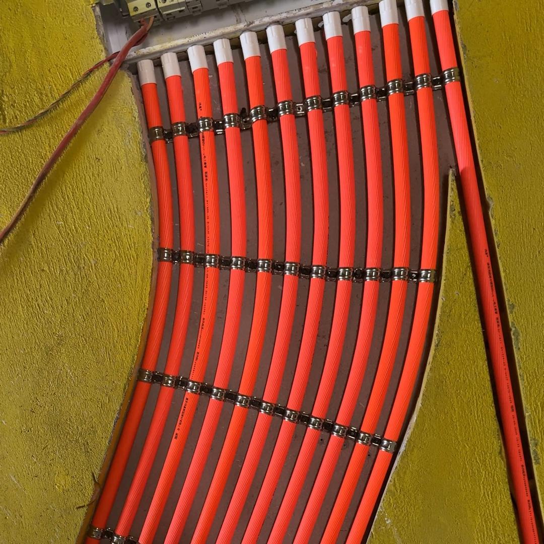 90后水电工夫妻