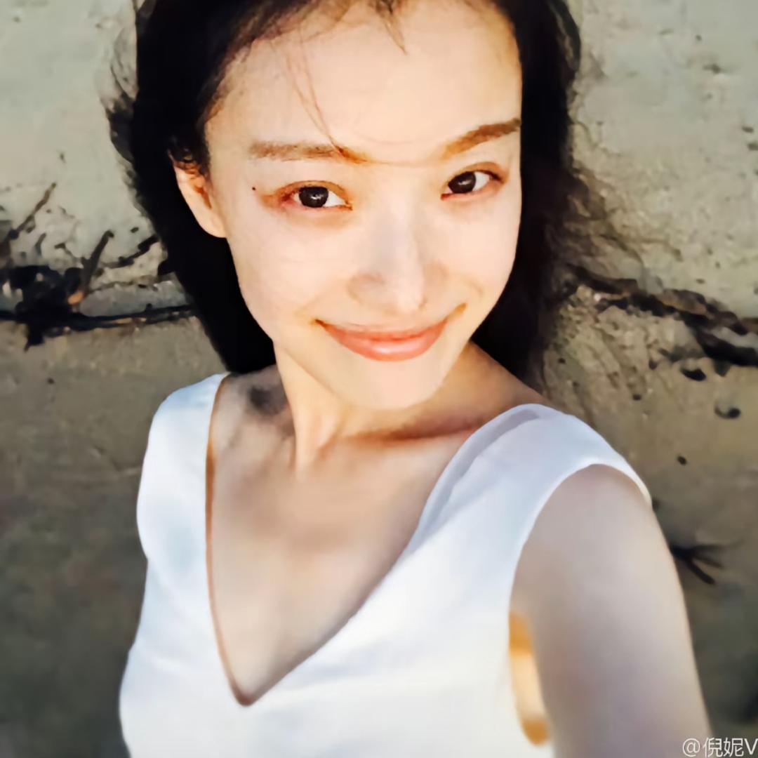 小歪^