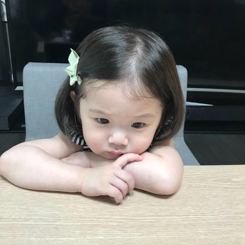 小妍不爱喝水。