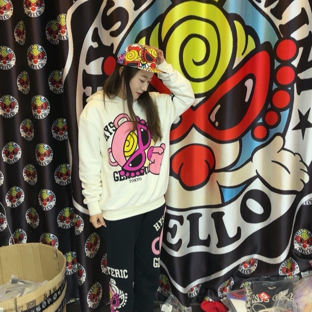 潮牌服饰直播中