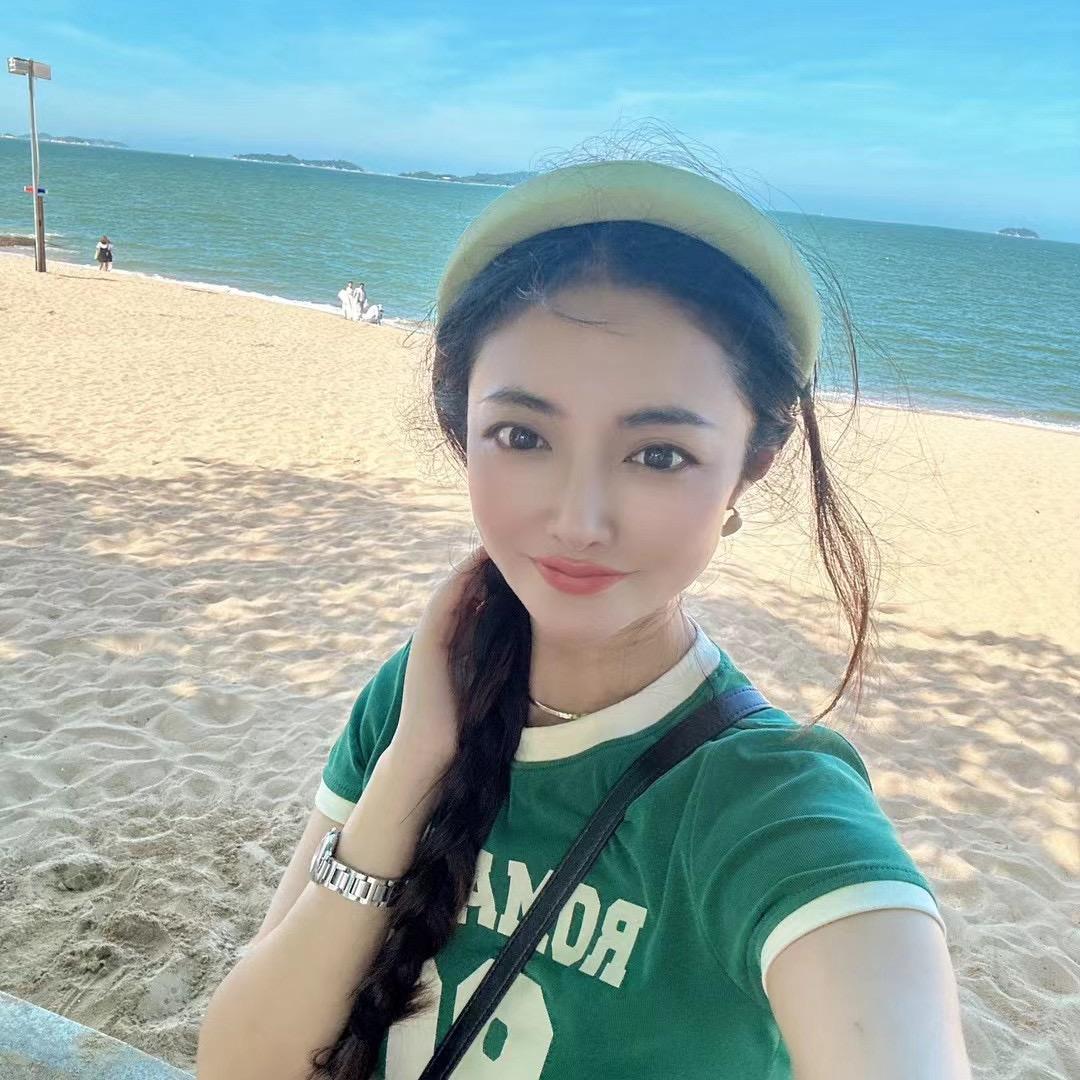 开婚纱店的圆圆
