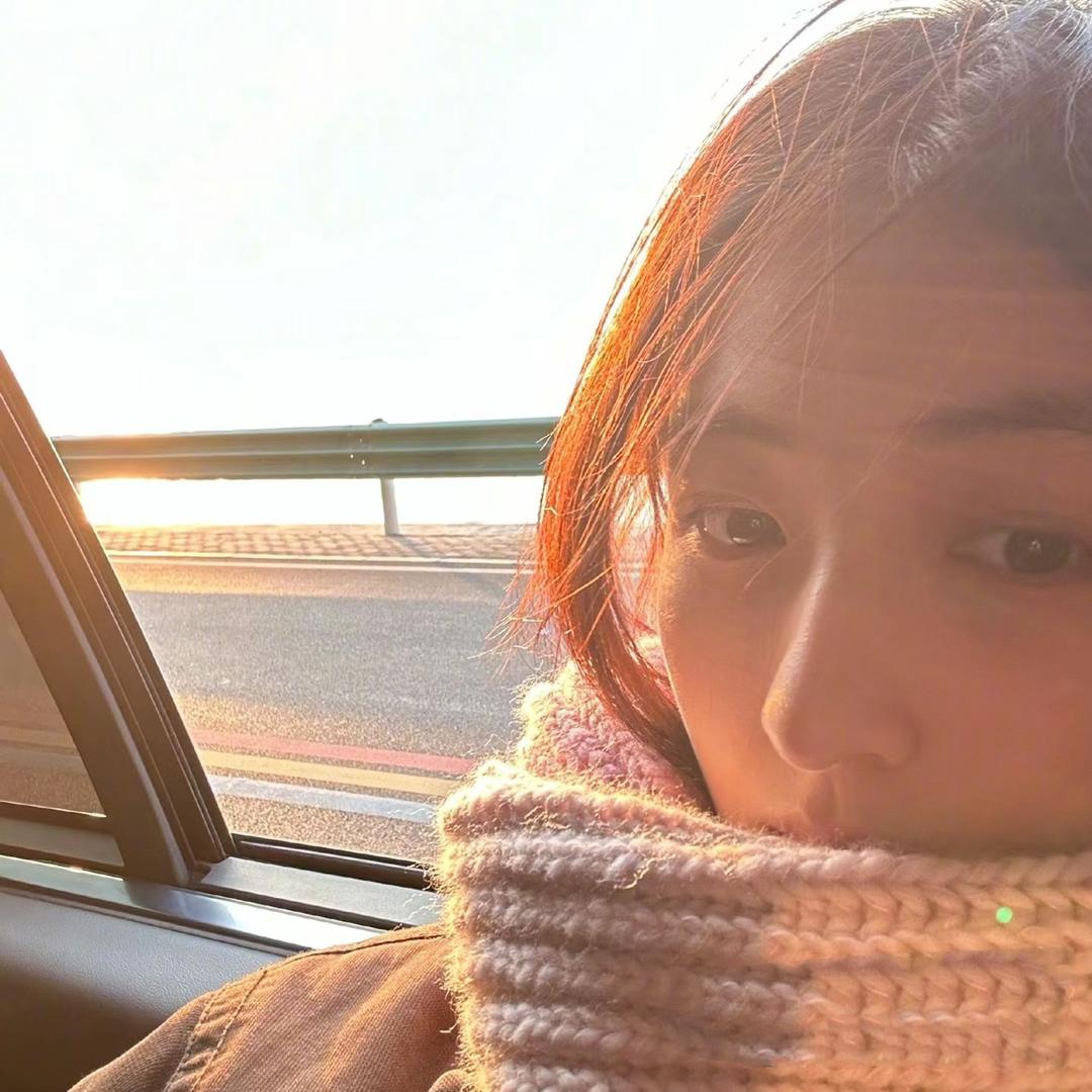 小張._