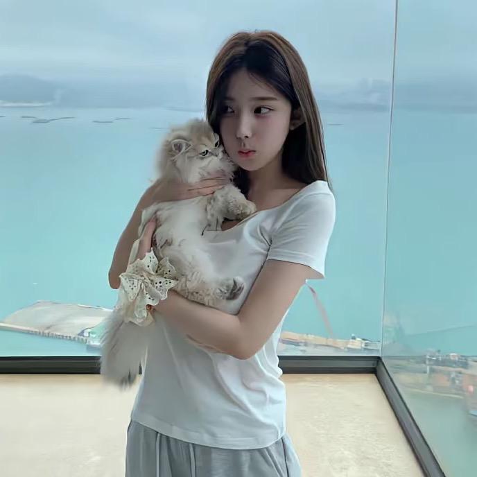 拽着老公裤衩子怒扇小三嘴巴子