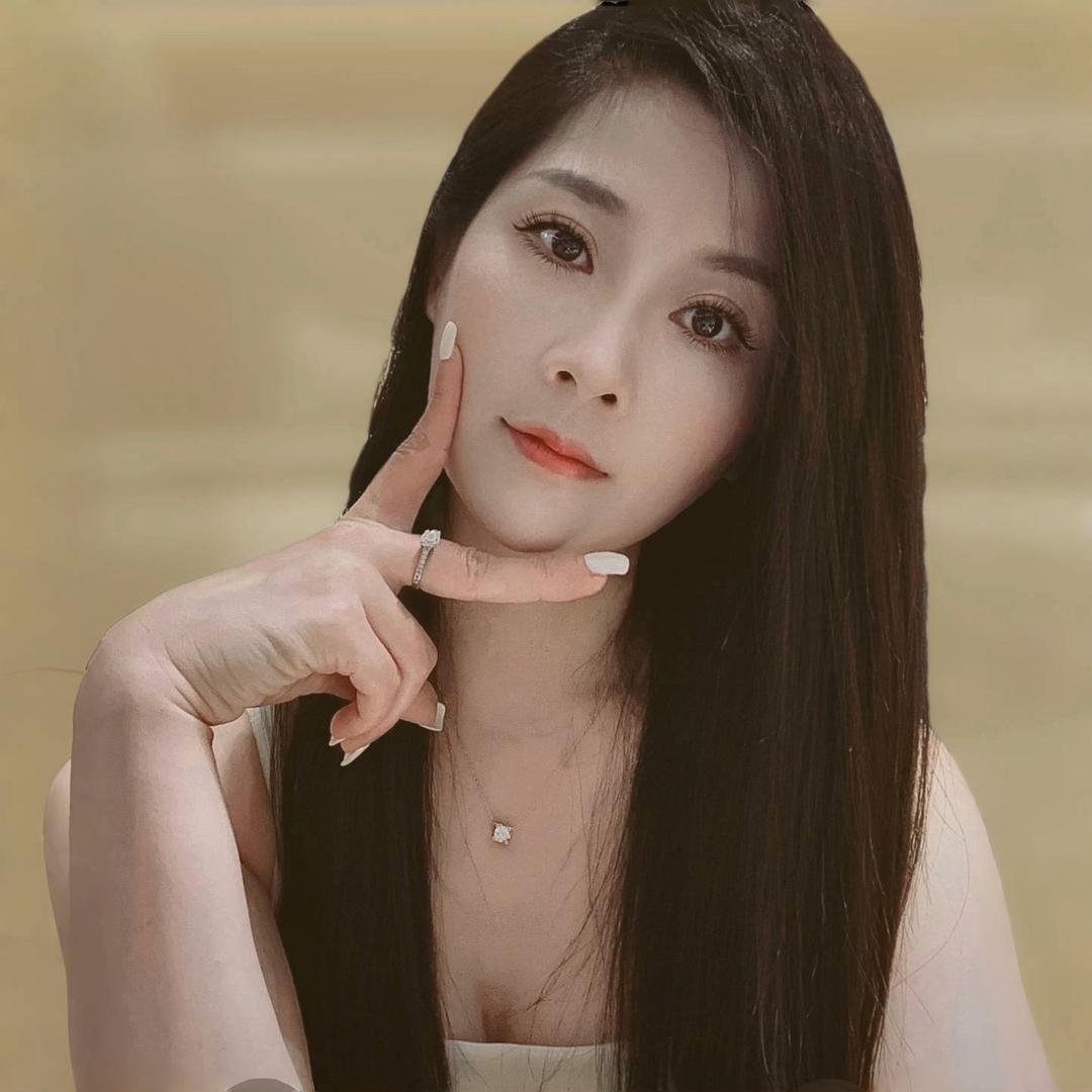 MCM~kelly wang