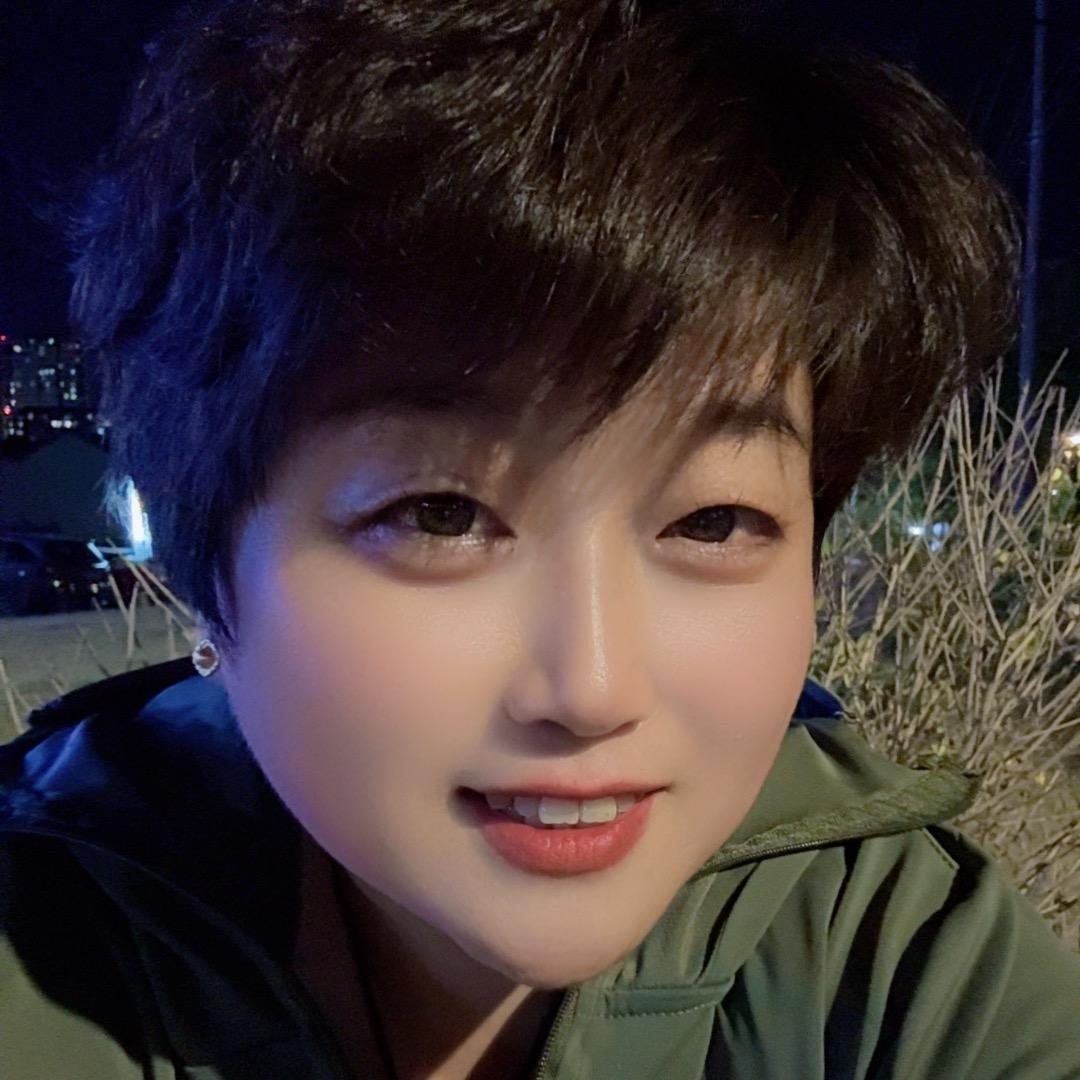 妞，给爷乐个🍎