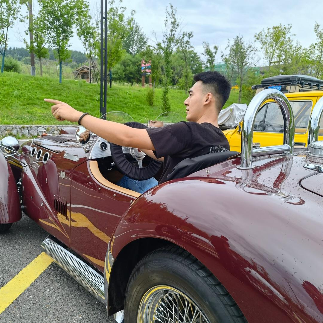 不会骑车的Tom