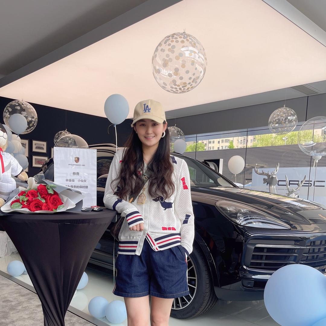 林曼曼 亚细亚瓷砖批发