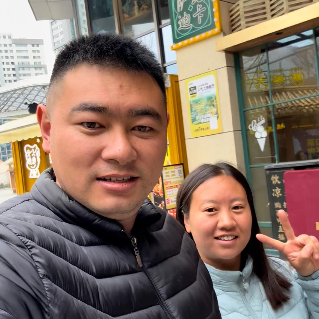 老逵夫妇摆摊记