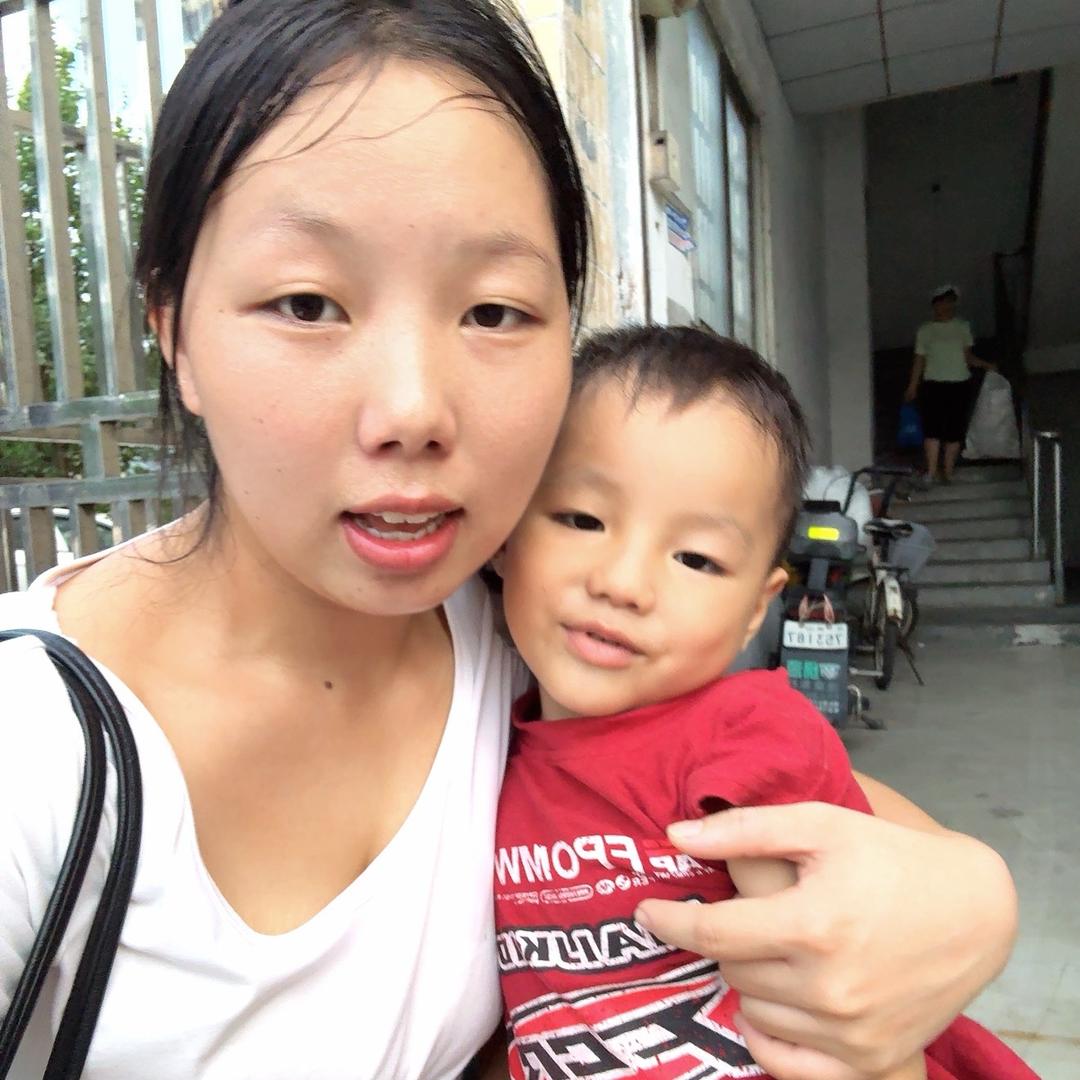 阿昕(带娃进厂上班)