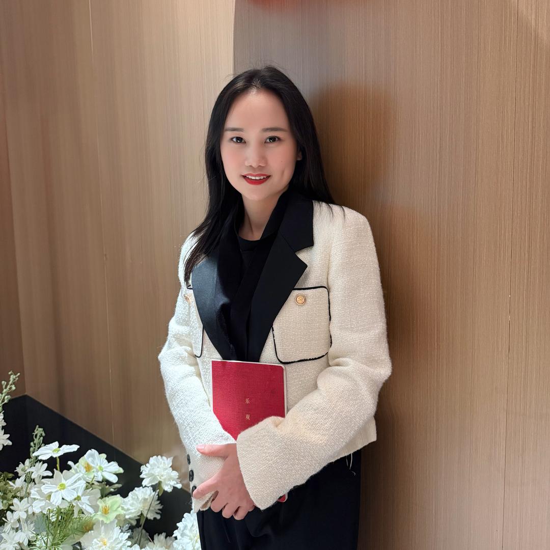 临武县卢尚女装店璇璇